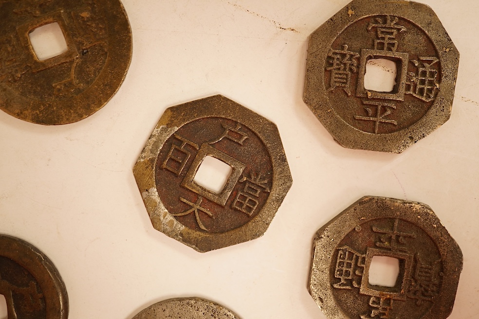 Korea coins, Yi Hyong (1864-1897) seven AE 100 mun coins, three clipped to octagonal